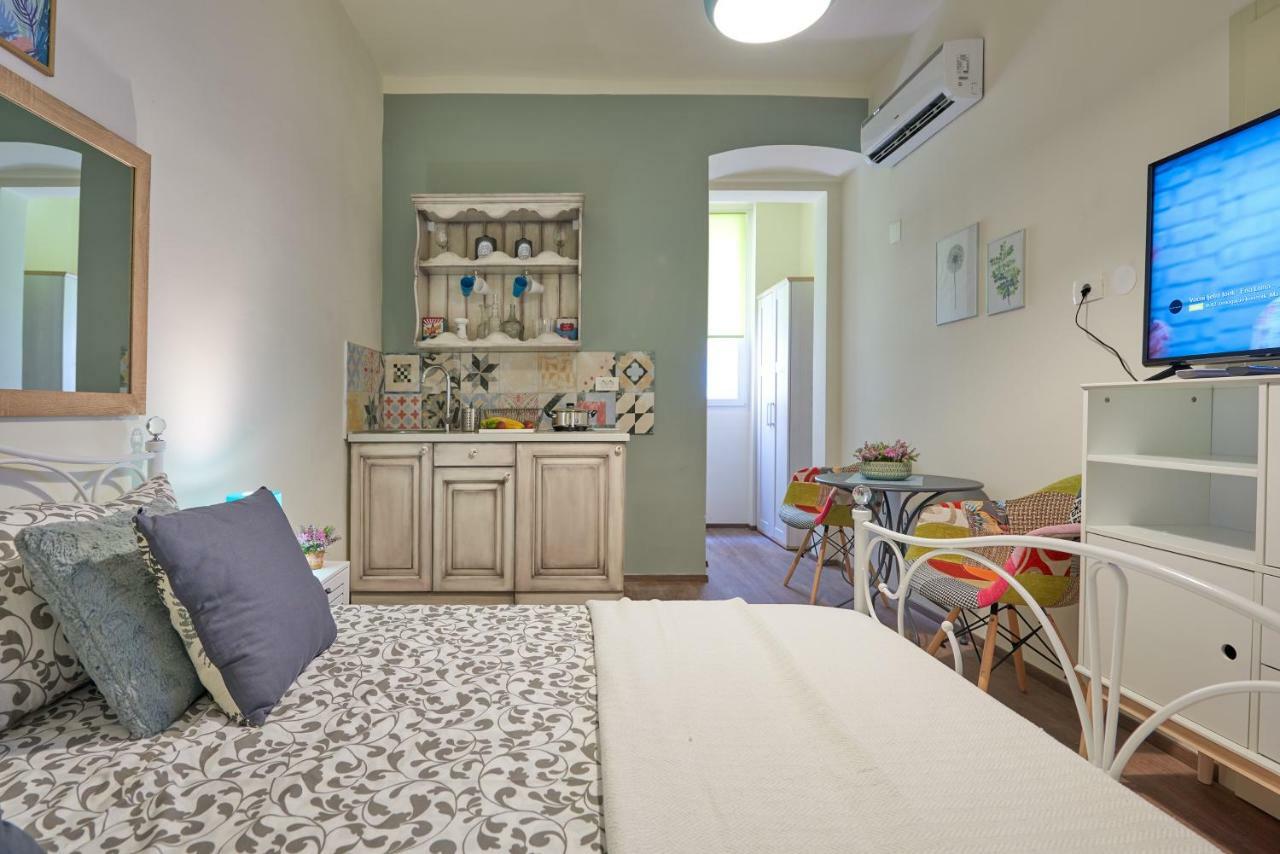 Old City Romanitic Studios 1 With Free Private Parking بولا المظهر الخارجي الصورة